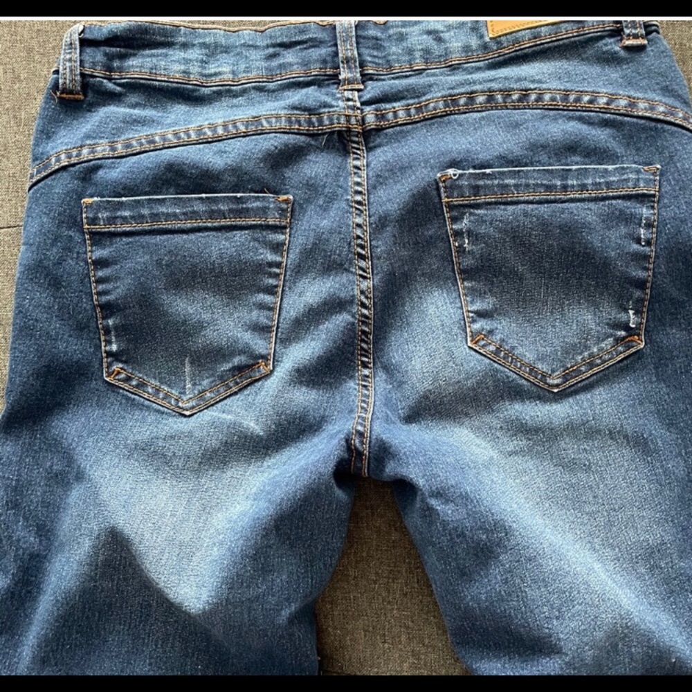 💜Distressed Jeans - Picture 2 of 7